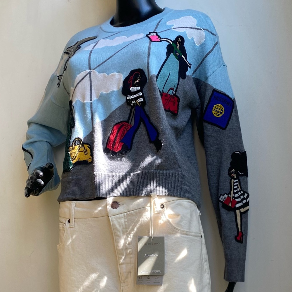 Alice + Olivia Sky Blue and Gray Travel Patch Crewneck Sweater - Picture 6 of 10